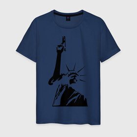 Мужская футболка хлопок с принтом Статуя свободы с пистолетом в Екатеринбурге, 100% хлопок | прямой крой, круглый вырез горловины, длина до линии бедер, слегка спущенное плечо. | america | usa | америка | пистолет | статуя свободы | сша | штаты