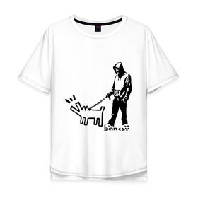 Мужская футболка хлопок Oversize с принтом Парень с собакой (Banksy) в Екатеринбурге, 100% хлопок | свободный крой, круглый ворот, “спинка” длиннее передней части | Тематика изображения на принте: dog | бэнкси | граффити | собака