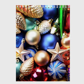 Скетчбук с принтом Игрушки на ёлку в Екатеринбурге, 100% бумага
 | 48 листов, плотность листов — 100 г/м2, плотность картонной обложки — 250 г/м2. Листы скреплены сверху удобной пружинной спиралью | новогодний | рождество | шарики