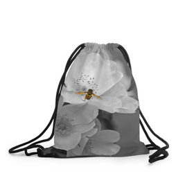 Рюкзак-мешок 3D с принтом Пчела на цветах в Екатеринбурге, 100% полиэстер | плотность ткани — 200 г/м2, размер — 35 х 45 см; лямки — толстые шнурки, застежка на шнуровке, без карманов и подкладки | Тематика изображения на принте: лепестки | цветы
