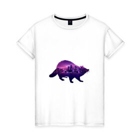 Женская футболка хлопок с принтом енот город в Екатеринбурге, 100% хлопок | прямой крой, круглый вырез горловины, длина до линии бедер, слегка спущенное плечо | вода | город | енот | залив | здания | огни | розовый | фиолетовый
