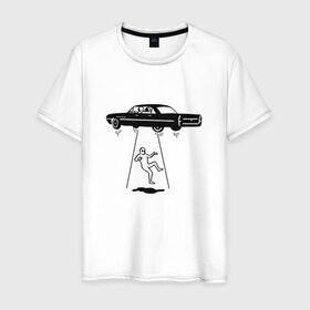 Мужская футболка хлопок с принтом Похищение пришельца в Екатеринбурге, 100% хлопок | прямой крой, круглый вырез горловины, длина до линии бедер, слегка спущенное плечо. | авто | космонавт | космос | нло | пришельцы