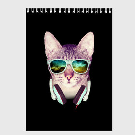 Скетчбук с принтом Кот в Наушниках в Екатеринбурге, 100% бумага
 | 48 листов, плотность листов — 100 г/м2, плотность картонной обложки — 250 г/м2. Листы скреплены сверху удобной пружинной спиралью | Тематика изображения на принте: cat | cats | kitten | kitty | pussy | диджей | кот | котенок | котик | котики | коты | котята | кошка | кошки | наушники | очки