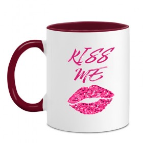 Кружка двухцветная с принтом Kiss me в Екатеринбурге, керамика | объем — 330 мл, диаметр — 80 мм. Цветная ручка и кайма сверху, в некоторых цветах — вся внутренняя часть | Тематика изображения на принте: блеск | губы | поцелуй | розовый