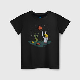 Детская футболка хлопок с принтом Космонавт и пришелец играют в Екатеринбурге, 100% хлопок | круглый вырез горловины, полуприлегающий силуэт, длина до линии бедер | alien | aliens | astronaut | beach | cosmonaut | planet | planets | playing | plays | space | ufo | water polo | астронавт | в космосе | ватер поло | водной поло | волейбол | играют | инопланетянин | космический | космонавт | космос | нло | пля