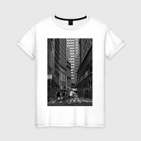 Женская футболка хлопок с принтом город в Екатеринбурге, 100% хлопок | прямой крой, круглый вырез горловины, длина до линии бедер, слегка спущенное плечо | автомобили | велосипед | велосипедист | высотки | город | дома | дорога | люди | машины | чб