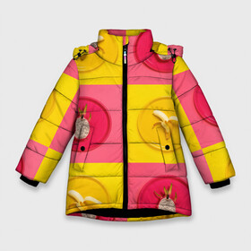 Зимняя куртка для девочек 3D с принтом фрукты шахматы в Екатеринбурге, ткань верха — 100% полиэстер; подклад — 100% полиэстер, утеплитель — 100% полиэстер. | длина ниже бедра, удлиненная спинка, воротник стойка и отстегивающийся капюшон. Есть боковые карманы с листочкой на кнопках, утяжки по низу изделия и внутренний карман на молнии. 

Предусмотрены светоотражающий принт на спинке, радужный светоотражающий элемент на пуллере молнии и на резинке для утяжки. | 3d | банан | вкусняшки | еда | желтый | клетка | розовый | фрукты