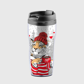 Термокружка-непроливайка с принтом Тигр с чашкой кофе в Екатеринбурге, внутренняя часть — пищевой пластик, наружная часть — прозрачный пластик, между ними — полиграфическая вставка с рисунком | объем — 350 мл, герметичная крышка | Тематика изображения на принте: 2022 | a cup of coffee | fir forest | happy new year | hearts | merry christmas | red hat | striped fur coat | tiger | year of the tiger | год тигра | еловый лес | красная шапка | новый год | полосатая шуба | рождество | сердца | тигр | чашка кофе