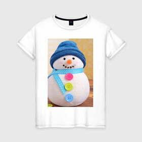 Женская футболка хлопок с принтом Счастливый снеговичок в Екатеринбурге, 100% хлопок | прямой крой, круглый вырез горловины, длина до линии бедер, слегка спущенное плечо | детство | зима 2022 | новый год | праздник | радость | снеговик | счастье